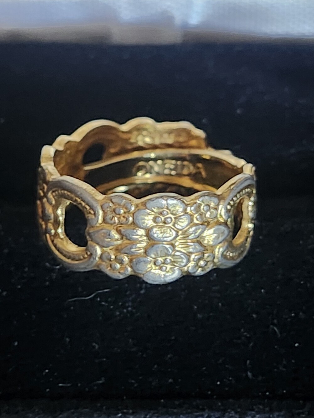 Vtg Oneida Gold Plated Floral Openwork Spoon Ring